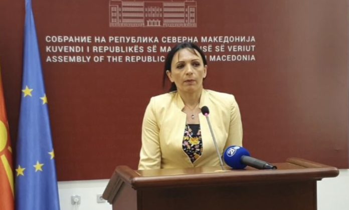 A01B565D-EE00-4128-8187-F9AE779A436A