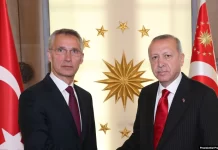 Shefi i NATO-s flet me Erdoganin lidhur me anëtarësimin e Finlandës dhe Suedisë