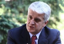 Propaganda e Rusisë për shqiptarët e vrarë në Ukrainë, reagon ish-kryeministri Pandeli Majko