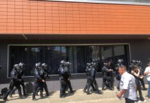 Eskalon protesta e veteranëve, thyen rrethojat e Kuvendit – policia gjuan gaz lotsjellës