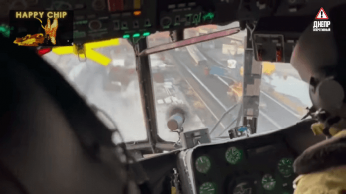 auto_auto_YYYYY_First_footage_released_of_Ukrainian_helicopters_resupplying_Mariupol_defenders_during_siege_0-51_screenshot16541012001654113524