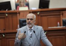 Rama përplaset me opozitën për Kosovën: Ia keni ngulur thikën mu në gjoks Thaçit dhe UÇK-së (VIDEO)