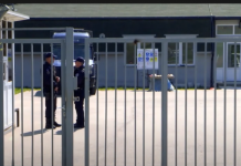U ndalua për tejkalim të shpejtësisë, autobusit në magjistralen Prishtinë-Mitrovicë i’u gjetën 57 emigrantë