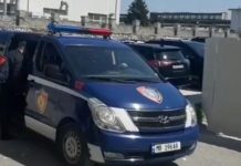 Qëlloi me armë ndaj bashkëfshatarit pas konfliktit për pronën, pranga autorit në Skrapar