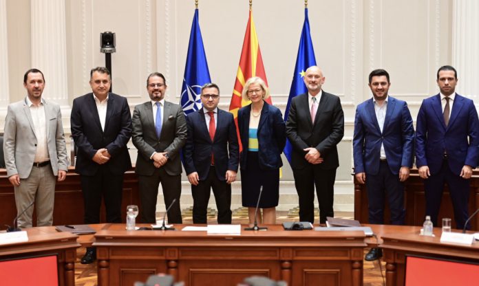 257BD5EC-D8E7-4E84-B016-A68FEE68ABB8