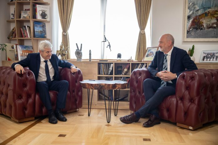 295921229_592813255546134_4930937562793535036_n-696x464