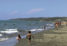 Durrës: 18 vjeçari i shpëtoi dy të mitur, por u mbyt vet