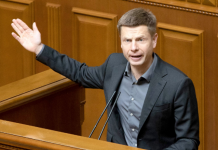 Deputeti ukrainas dorëzon në Parlamentin e Ukrainës një rezolutë për njohjen e Kosovës