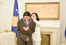 Dua Lipa në Presidencë, nderohet me titullin Ambasadore Nderi e Republikës së Kosovës