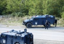 Kosova blen autoblinda, limuzina të blinduara dhe armë për policët në kufi