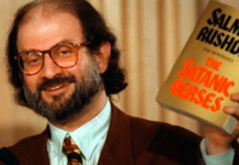 U godit dhjetëra herë me thikë, Salman Rushdie del nga intubimi dhe është në gjendje të flasë