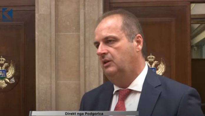 9C41D051-B4FB-42B5-82D8-386FAC55B205