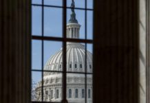 Senati amerikan miratoi planin e Biden për klimën dhe shëndetin
