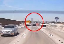 Aeroplani ‘shpërtheu në flakë’ pasi goditi një kamionçinë derisa u detyrua të aterronte në një autostradë të ngarkuar të Kalifornisë