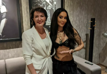 Ish presidentja e Kosovës, Atifete Jahjaga, argëtohet në lokalin e natës ku performoi Dafina Zeqiri
