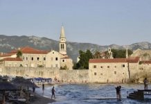 Helmim masiv në Budva të Malit të Zi, turistët përfundojnë në spital