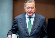 Ish-kancelari Schroder padit Bundestagun