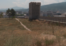 Kalaja e Shkupit e harruar nga institucionet, e ka mbuluar bari