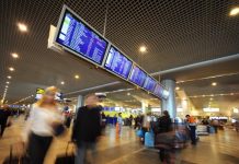 Rusët nxitojnë të ikin pas urdhrit për mobilizim ushtarak