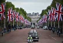 Lamtumira për Mbretëreshën, nis ceremonia për Elizabeth II