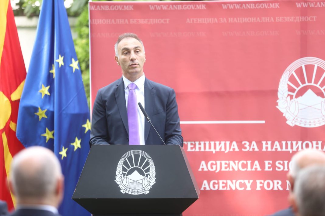 Zëvendës kryetari i parë i Qeverisë dhe ministër për Sistem Politik dhe Marrëdhënie Ndërmjet Bashkësive, z. Artan Grubi ka marrë pjesë në shënimin e përvjetorit të themelimit të Agjencisë për Siguri Kombëtare.