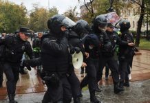 Policia ruse bllokon protestat kundër mobilizimit ushtarak, arreston mbi 700 persona