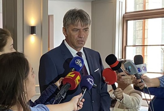 FA637752-FB03-4046-B0E0-2C881316C433