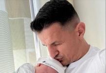 Robin Krasniqi poston foto me djalin e tij në krah: Ndjenja më e bukur