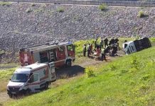 Rrokulliset autobusi me pasagjerë në Serbi, raportohet për të vdekur