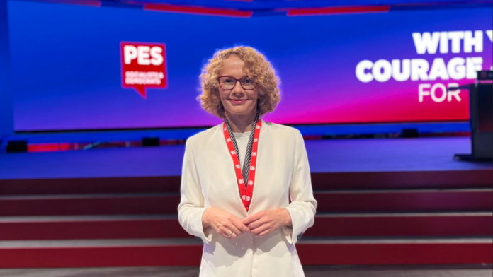 14542D63-3D87-4ABE-BF97-66CC51F8C109