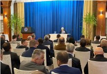 Talat Xhaferi braktisi mbledhjen e KP pas përplasjes me Musa Xhaferin