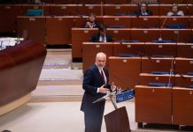 Debat në Parlamentin shqiptar: PD-ja e quan të dëmshëm për Kosovën fjalimin e Ramës në KiE, PS-ja e mbron