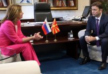 Skandal në MPJ, ministrja sllovene pritet me flamurin e Sllovakisë