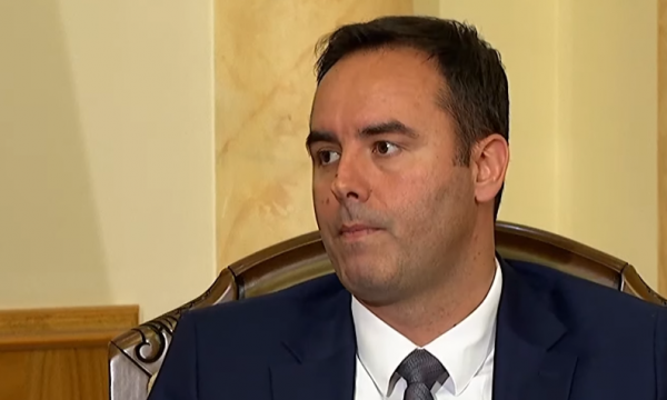 305D660D-BB2C-4F9E-9AC5-9FBE4E6CC76A