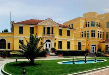 Protesta e paralajmëruar nga opozita, Ambasada amerikane në Tiranë këshillon shtetasit e saj t’i shmangen tubimeve