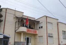 Ragmi Mustafi sfidon shtetin serb, valëvit flamurin kuq e zi në Preshevë: Përgjithmonë do të valojë në Luginë