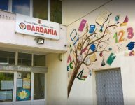 Shkolla “Dardania” anulon aktivitetet për 28 Nëntor pas vrasjes së mësimdhënëses nga burri i saj