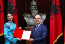 Këngëtarja Dua Lipa merr nënshtetësinë shqiptare