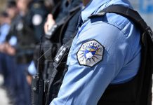 Pejë: I dehur hyn në stacionin policor dhe kanos zyrtarët, arrestohet