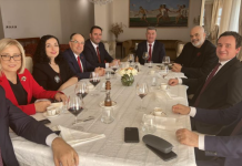 Liderët shqiptarë në kafe, vazhdojnë të festojnë së bashku