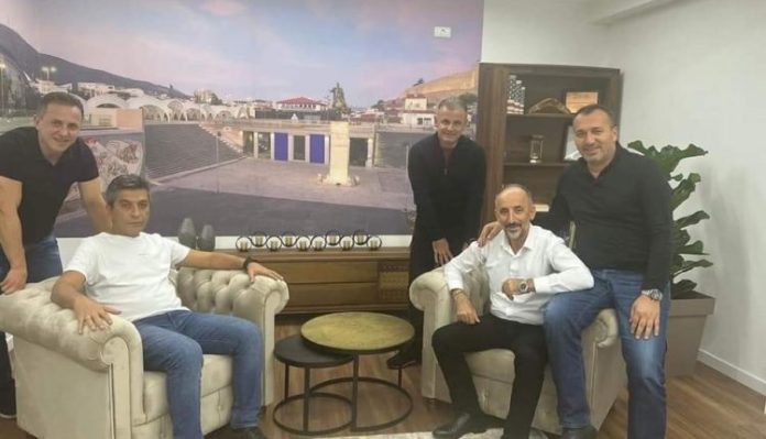 75BA8573-0D42-4487-9B6C-BAED6B2DB1F3-1