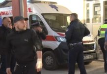 Nëna e djalit të plagosur në Shtërpcë: Të dy u goditën nga plumbat rikoshet, s’është qëlluar mbi ta