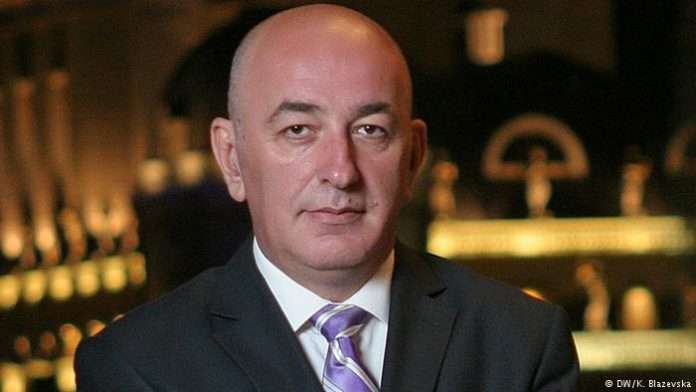 E1C1CAEF-1371-4099-AA83-2940F65789A3