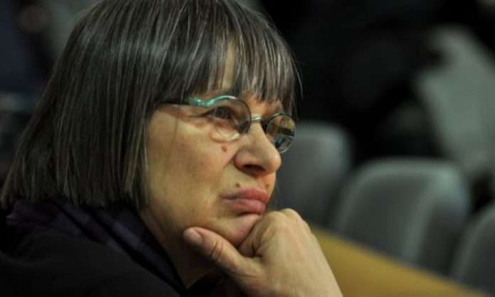 auto_Natasha-Kandiq-600x3601677152147