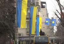 Sheshet e Prishtinës mbushen me flamuj të Ukrainës