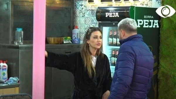 697F6833-F888-448A-978B-C360D774BEE6