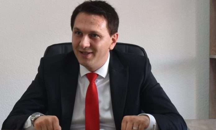 F94E2AFE-BBDF-45A0-A74E-770E2F493F25-780x470