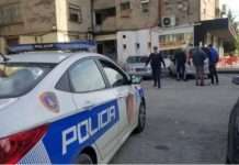 Bie aksidentalisht nga ballkoni i pallatit, ndërron jetë 13-vjeçari në Elbasan