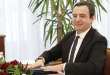 Dalin pamjet nga takimi me Borell dhe Lajçak, Kurti para vetes një numër të madh dokumentesh