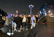 Policia italiane ndalon qindra tifozë të Frankfurtit drejt marshimit në ‘Stadio Maradona’